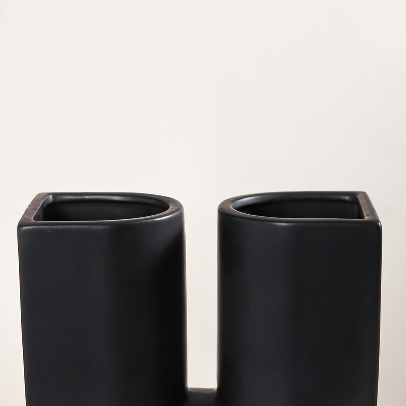 Modern U-Shaped Flower Vase Black