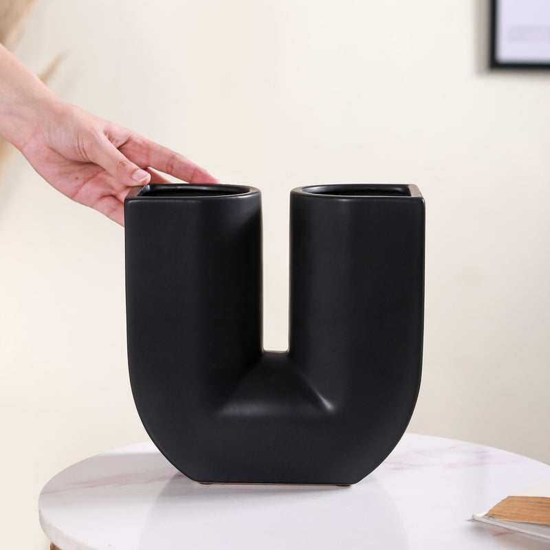 Modern U-Shaped Flower Vase Black