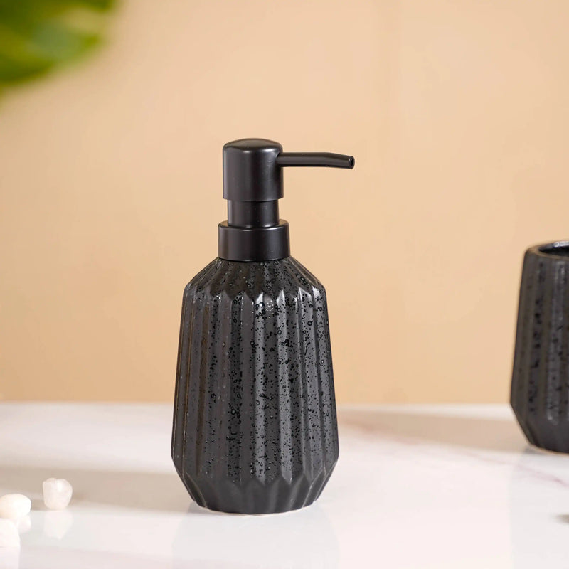 Ribbed Ceramic Bathroom Set Of 3