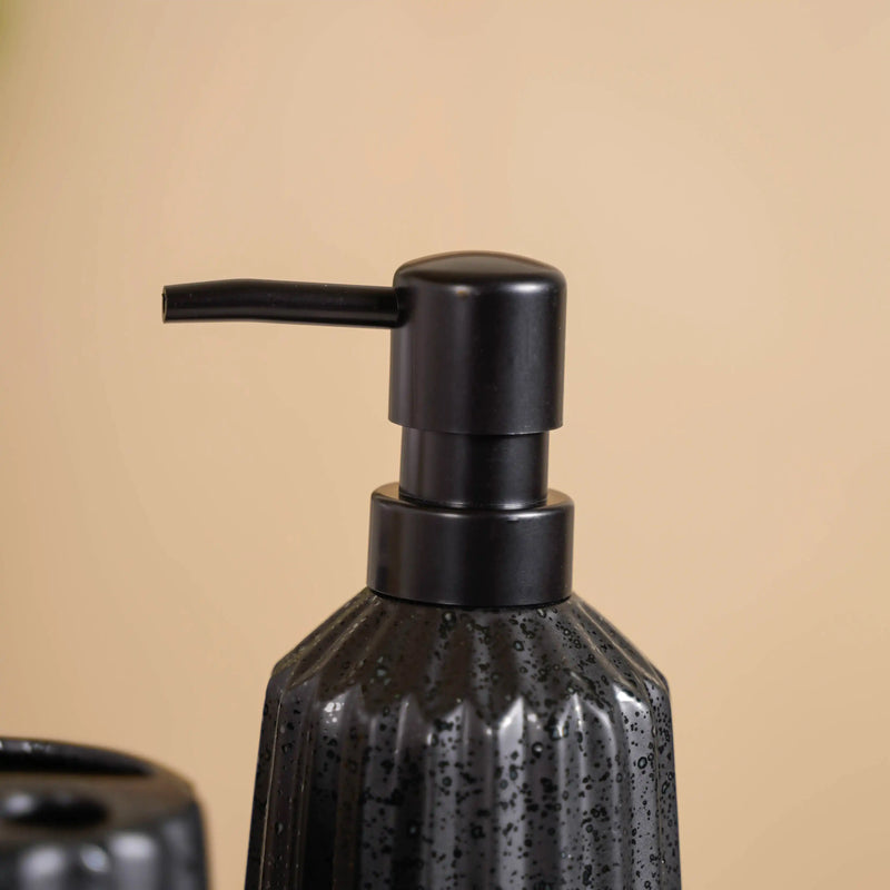 Ribbed Ceramic Bathroom Set Of 3