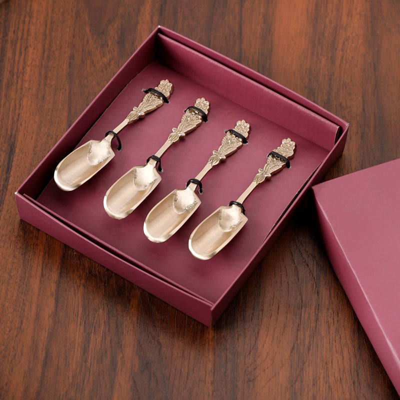 Set Of 4 Embossed Leaf Design Dessert Spoons