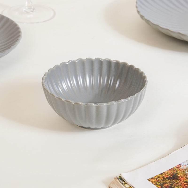 Scalloped 22 Piece Dinner Set For 6