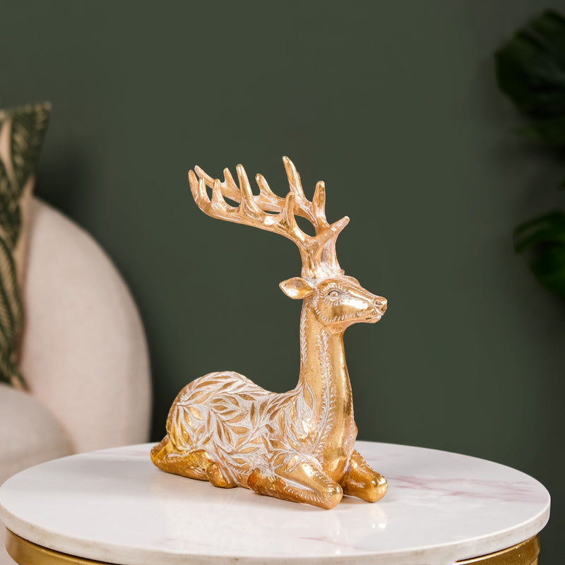 Resting Deer Showpiece