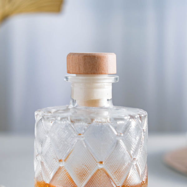 Rhombus Textured Decanter with Cork