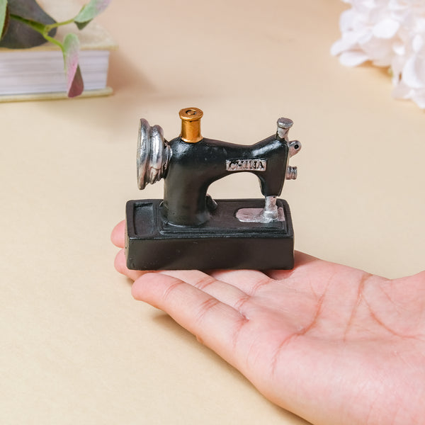 Sewing Machine Showpiece