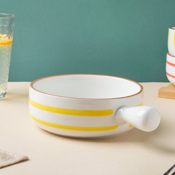 Swirl Baking Bowl With Handle Yellow