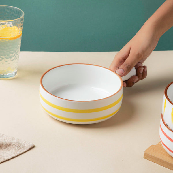 Swirl Baking Bowl With Handle Yellow