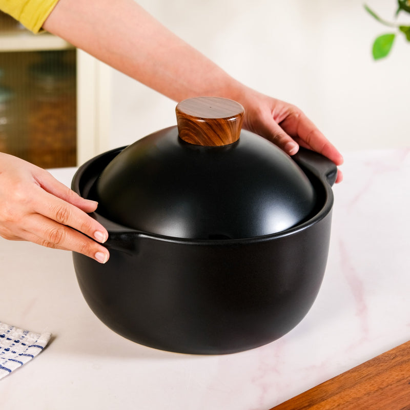 Black Chinese Stew Pot 3300ml