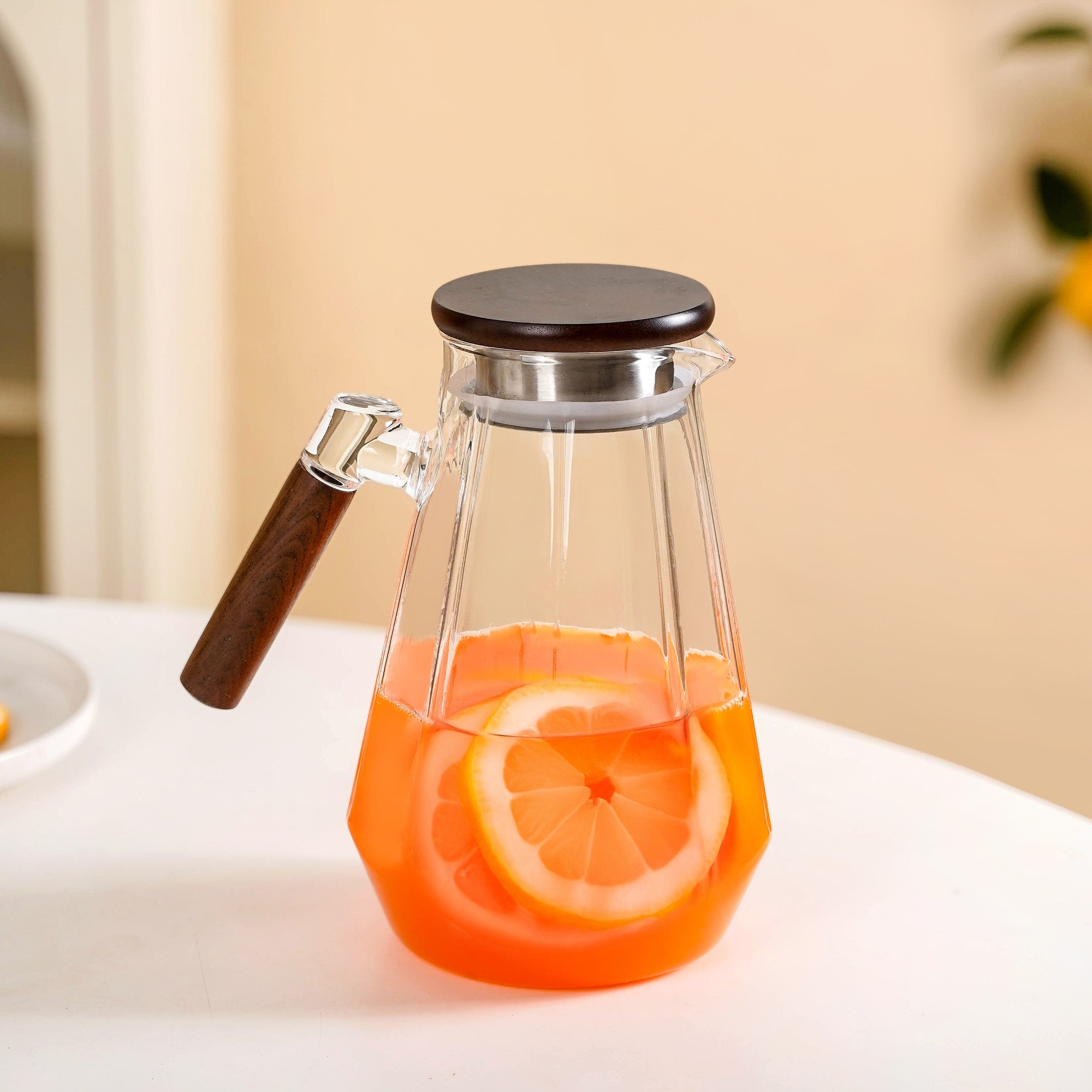 Geometric Borosilicate Glass Jug With Wooden Handle 1800ml