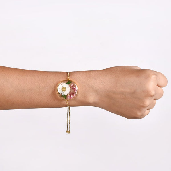 Whispers Of Daisy Gold Chain Bracelet