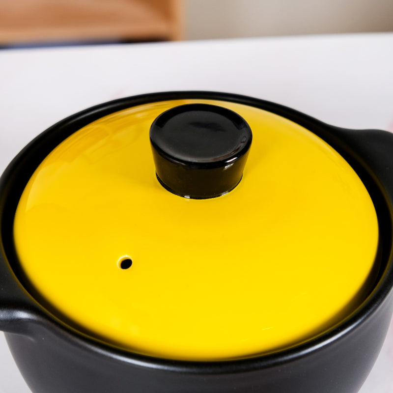 Classic Yellow Lid Black Ceramic Stewing Casserole 2300ml