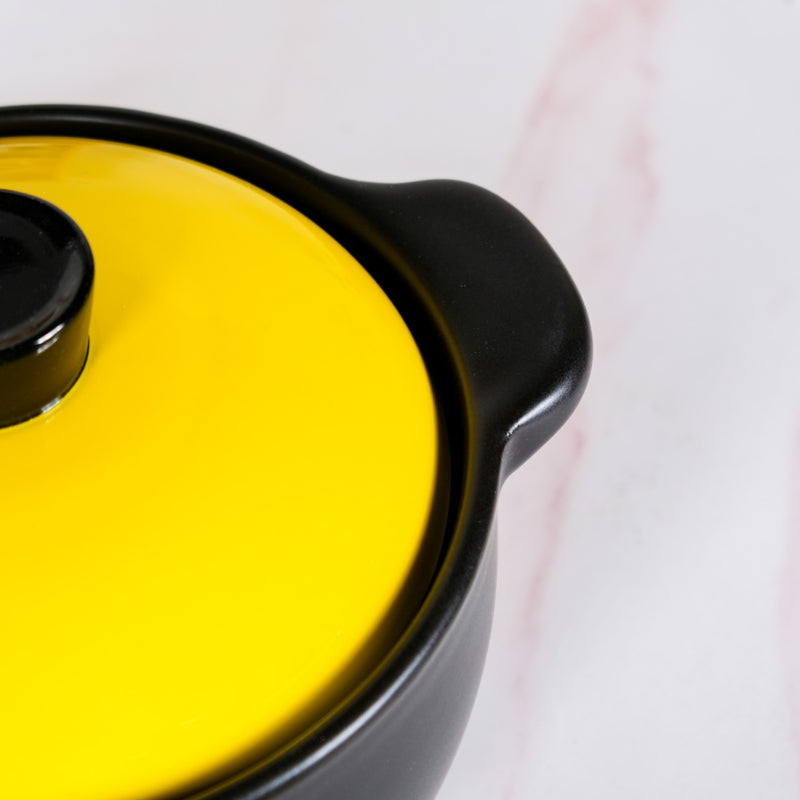 Classic Yellow Lid Black Ceramic Stewing Casserole 2300ml