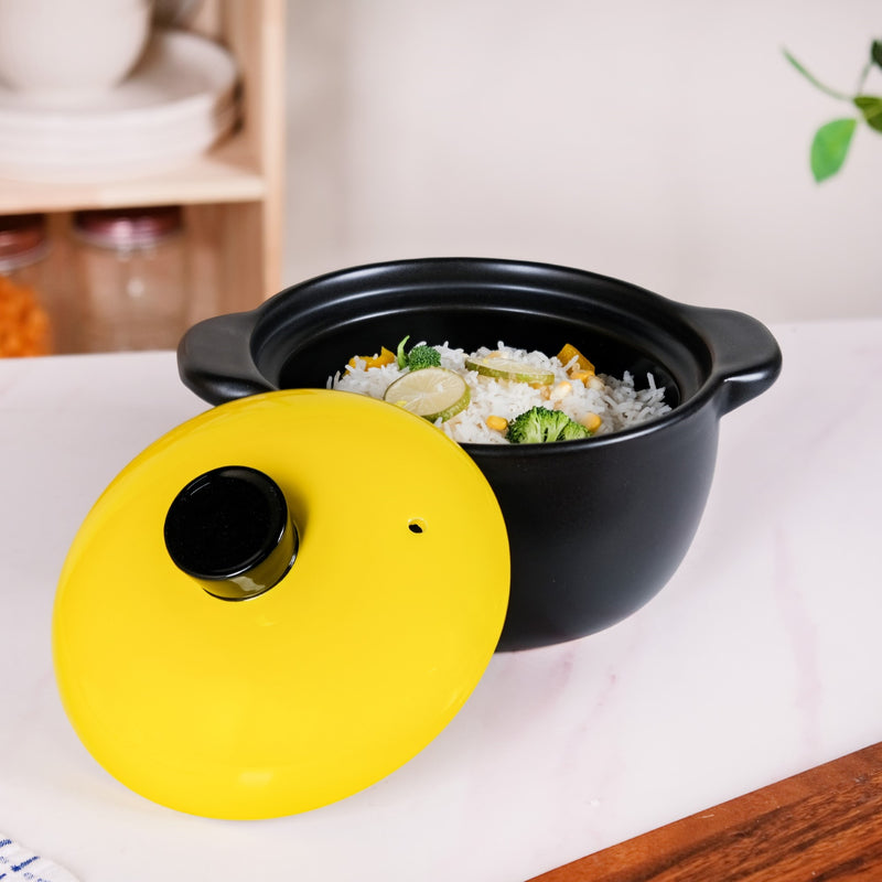 Classic Yellow Lid Black Ceramic Stewing Casserole 2300ml