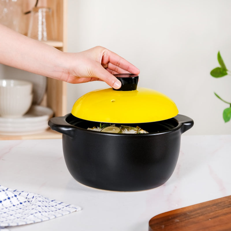 Classic Yellow Lid Black Ceramic Stewing Casserole 2300ml