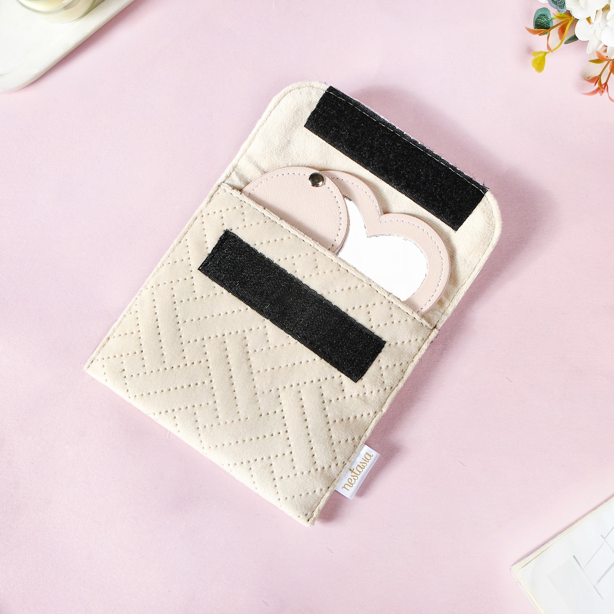 Compact Velvet Sanitary Napkin Pouch Set Of 4 Online - Premium
