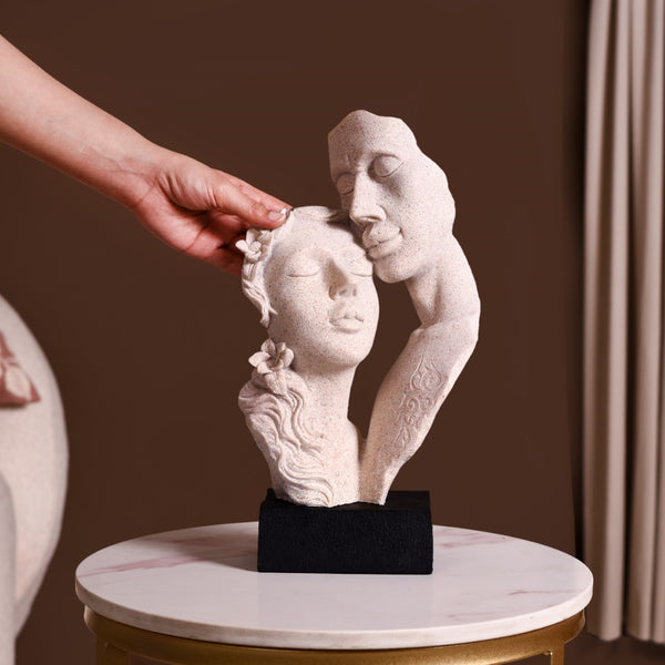 Stoneware Warm Embrace Couple Figurine For Home Decor