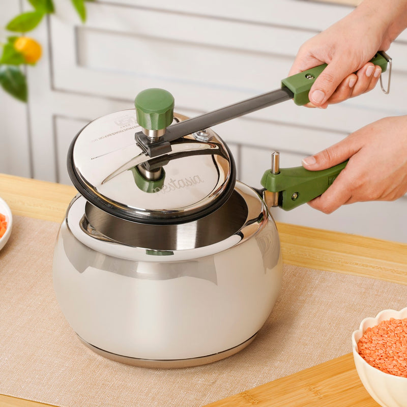Zesta Curved Induction Safe Stainless Steel Pressure Cooker 3 Litre inner Lid