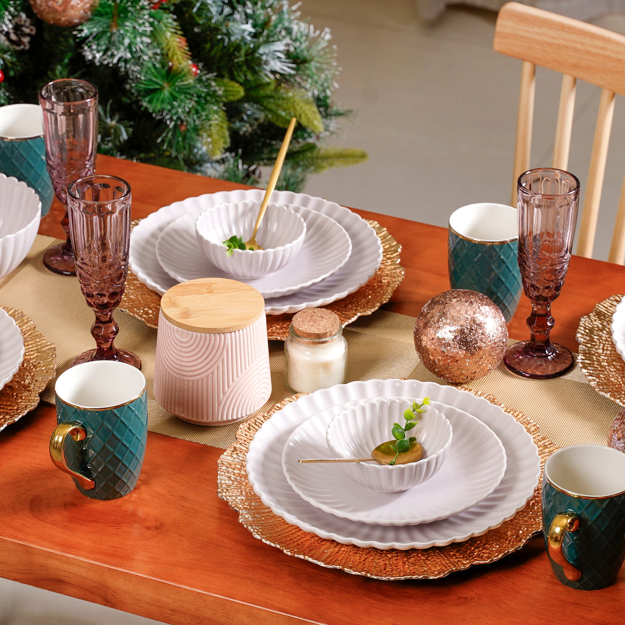 Lilac Scalloped 22 Piece Dinner Set For