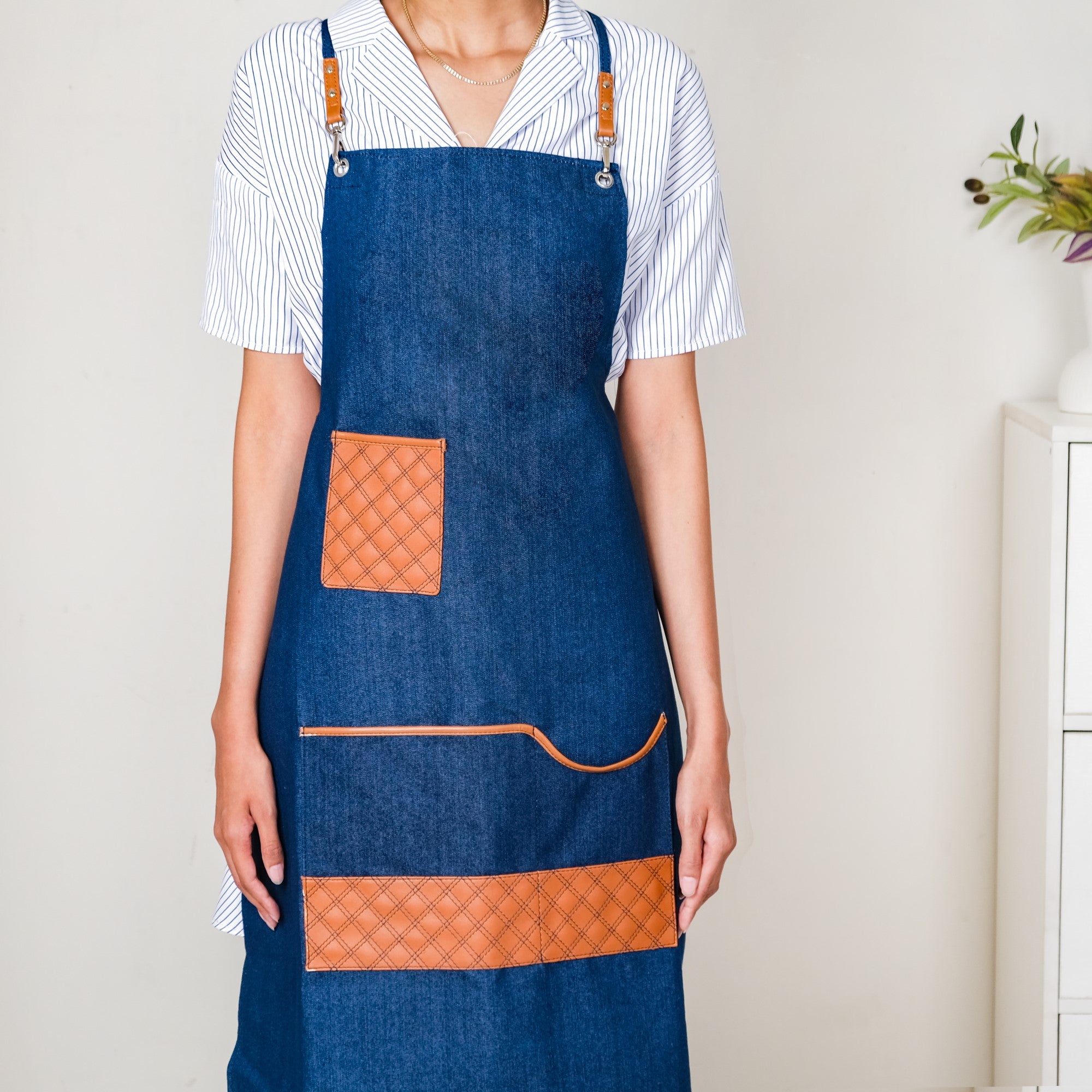 Stylish and Comfortable Gray Denim Apron, With Adjustable Leather Cross  Back Straps and Functional Pockets Custom Apron, Kitchen Apron - Etsy