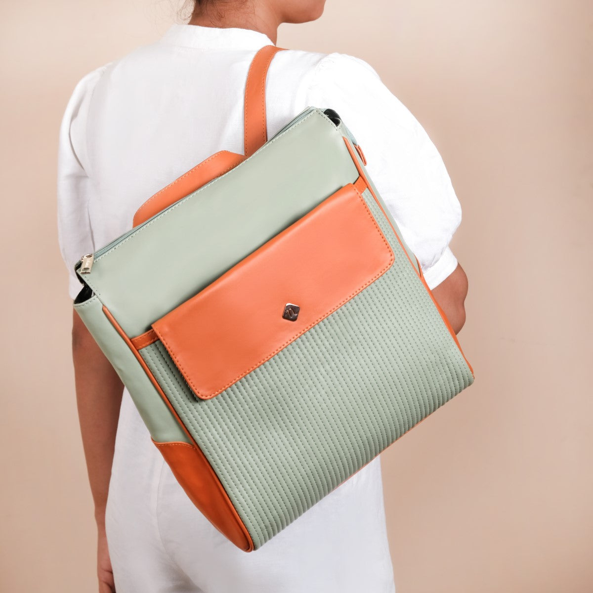 2-In-1 Convertible Tote Bag And Backpack