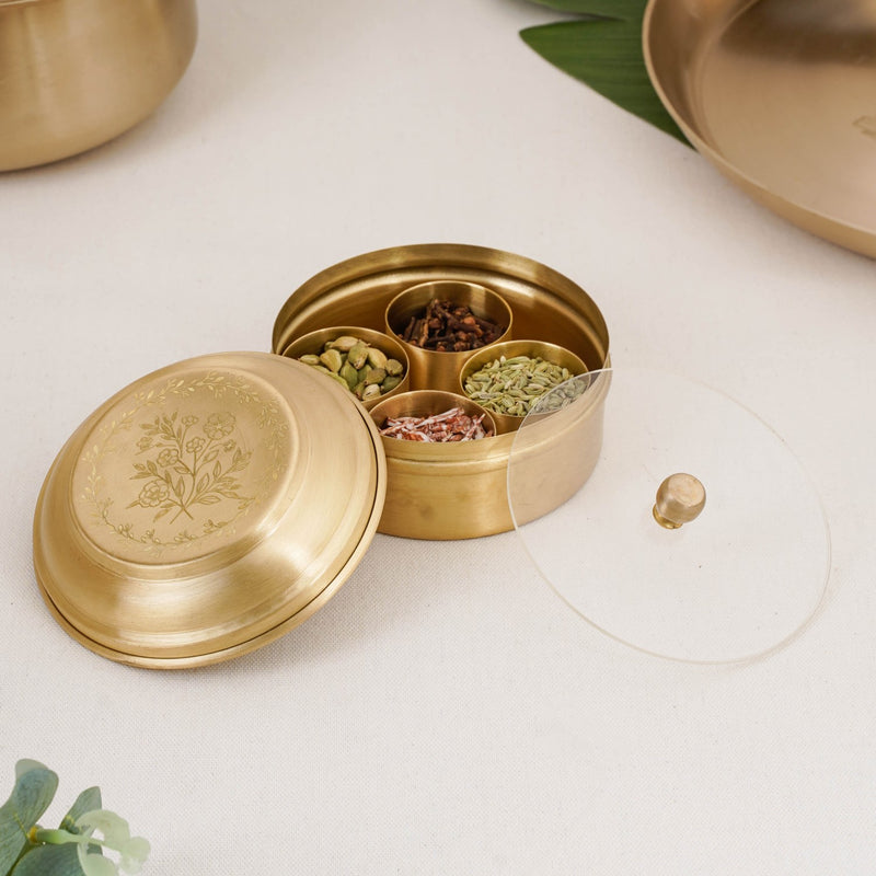 Daisy Brass Mukhwas Storage Box – Vintage Style with Secure Lid