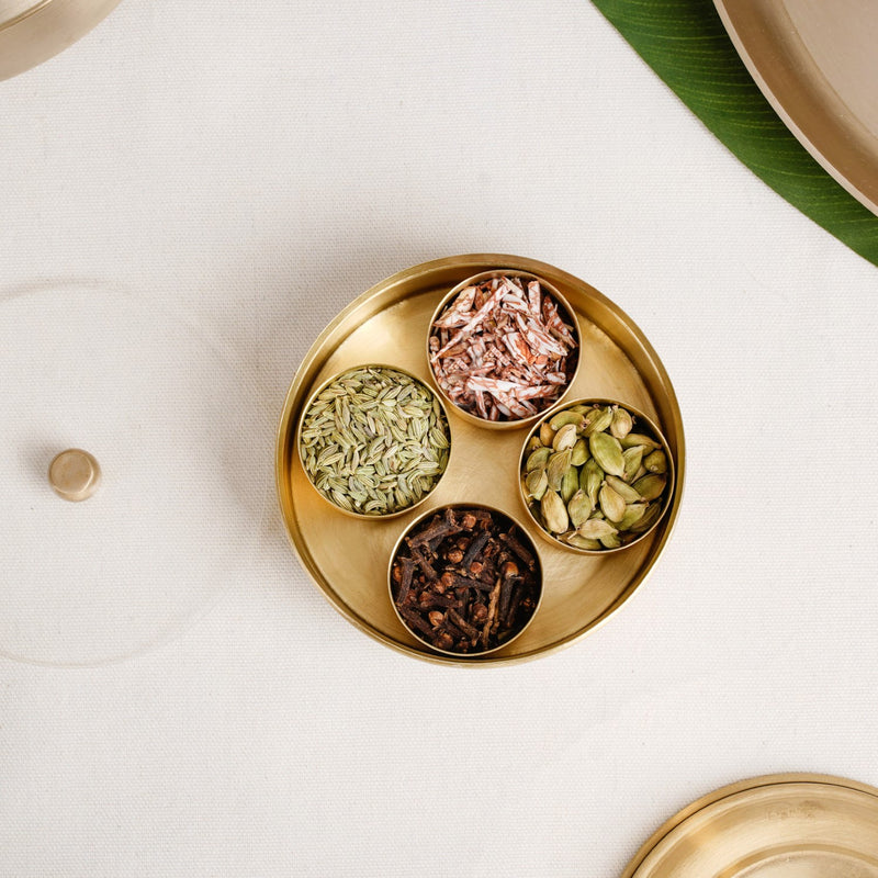 Daisy Brass Mukhwas Storage Box – Vintage Style with Secure Lid