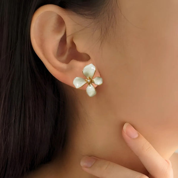 Flora Twist Stud Earrings White