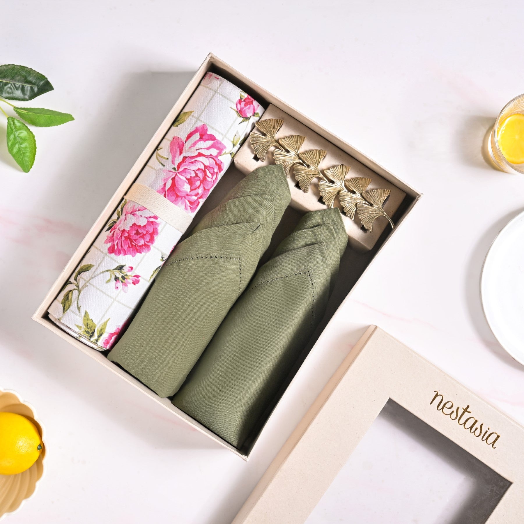 Floral Rouge Table Linen Gift Hamper With Set Of 6 Rings Napkins And Mats