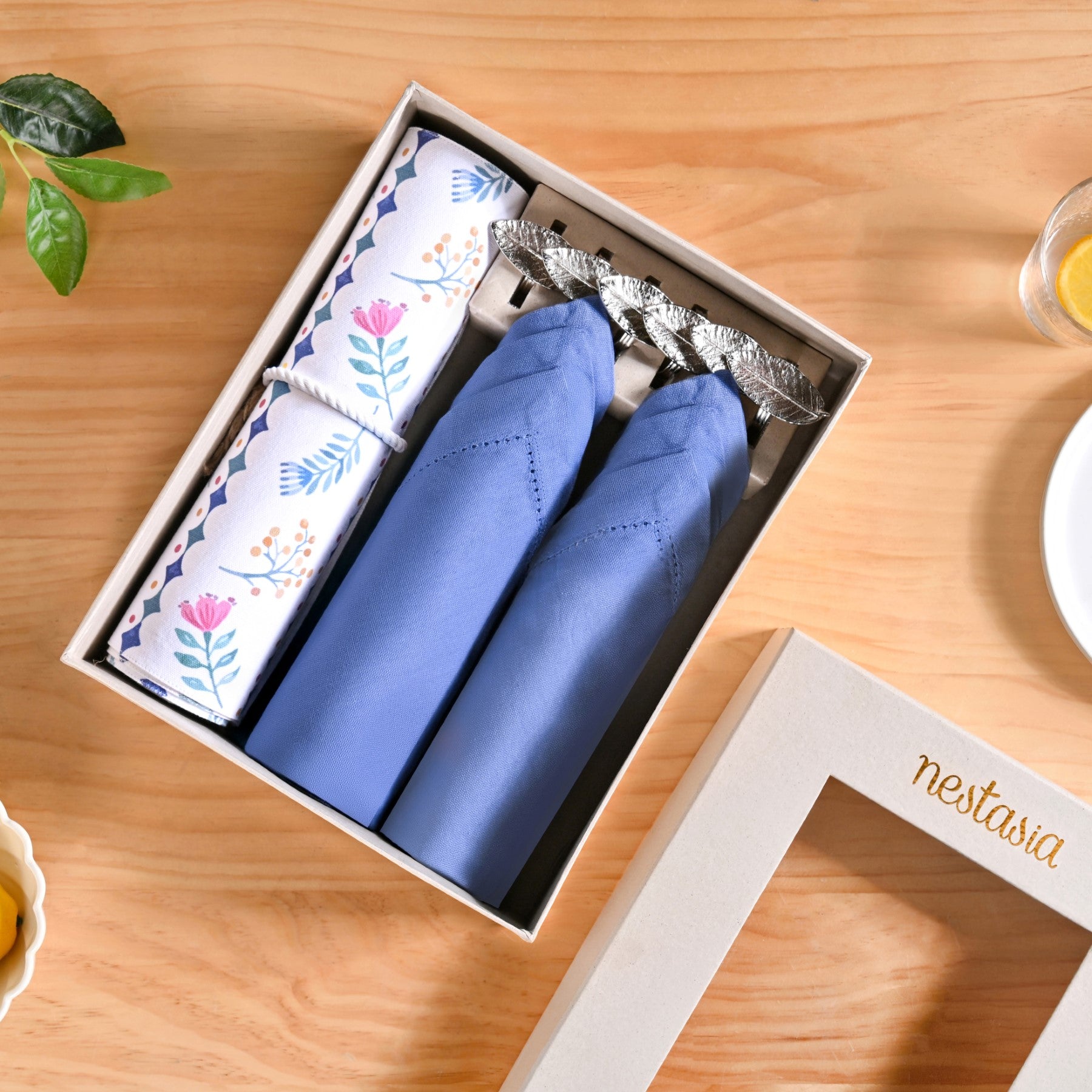 Florina Table Linen Hamper With Set Of 6 Rings Napkins And Mats