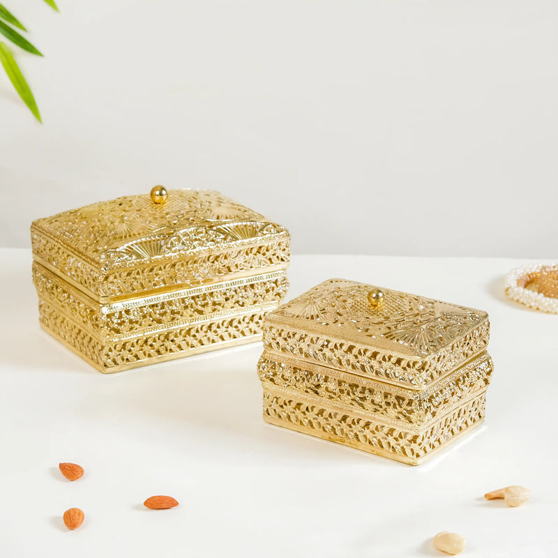 Golden Treasure & Treats Hamper Set Of 7