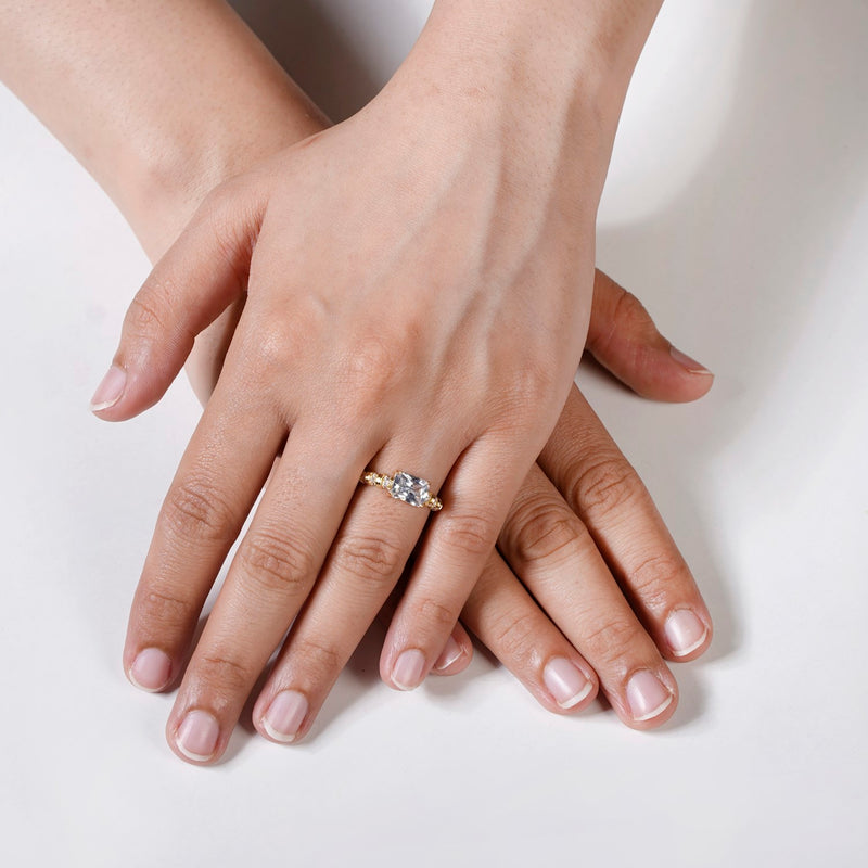 Gold Solitaire Stud Ring