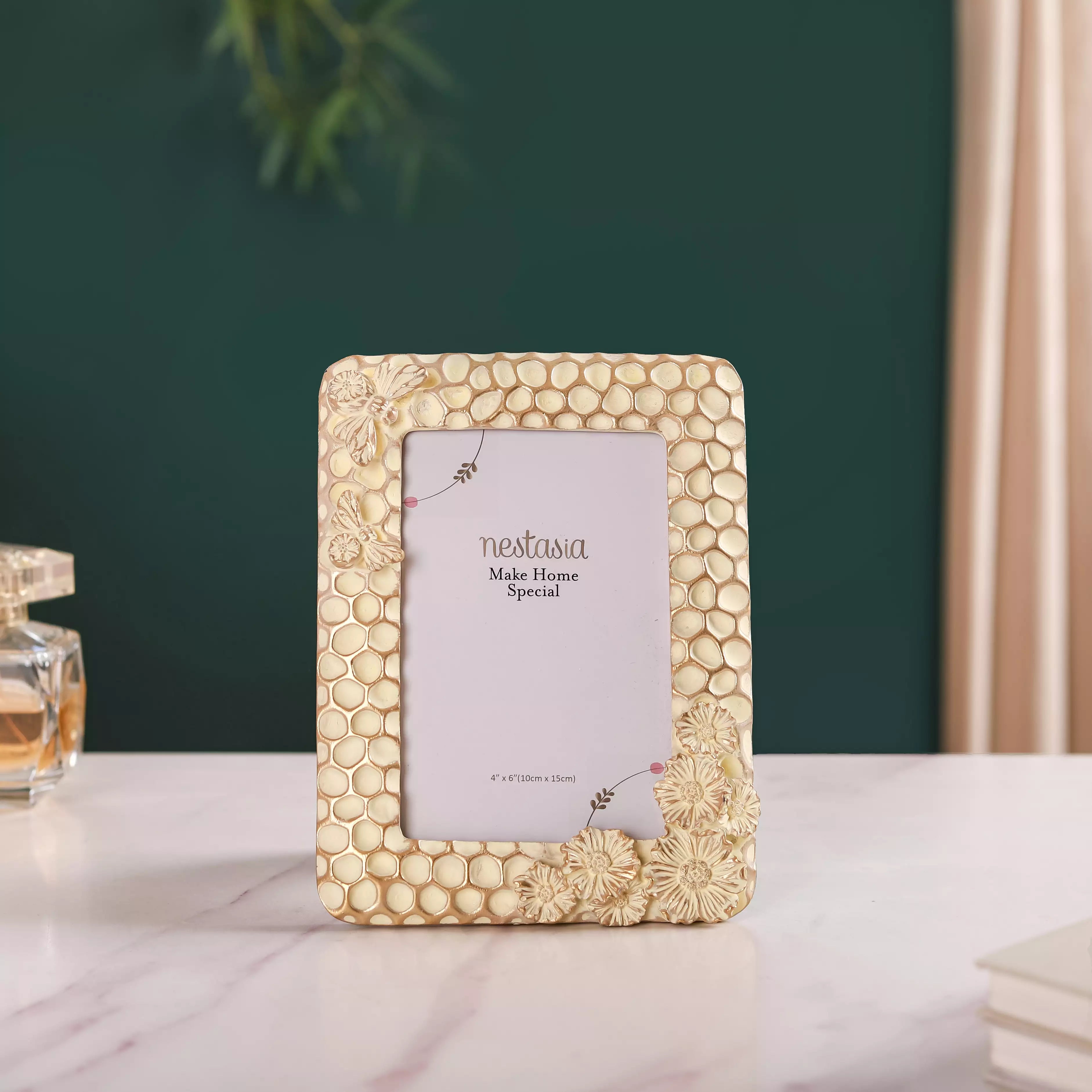 Small Honey Bee Gold Frame 7.5