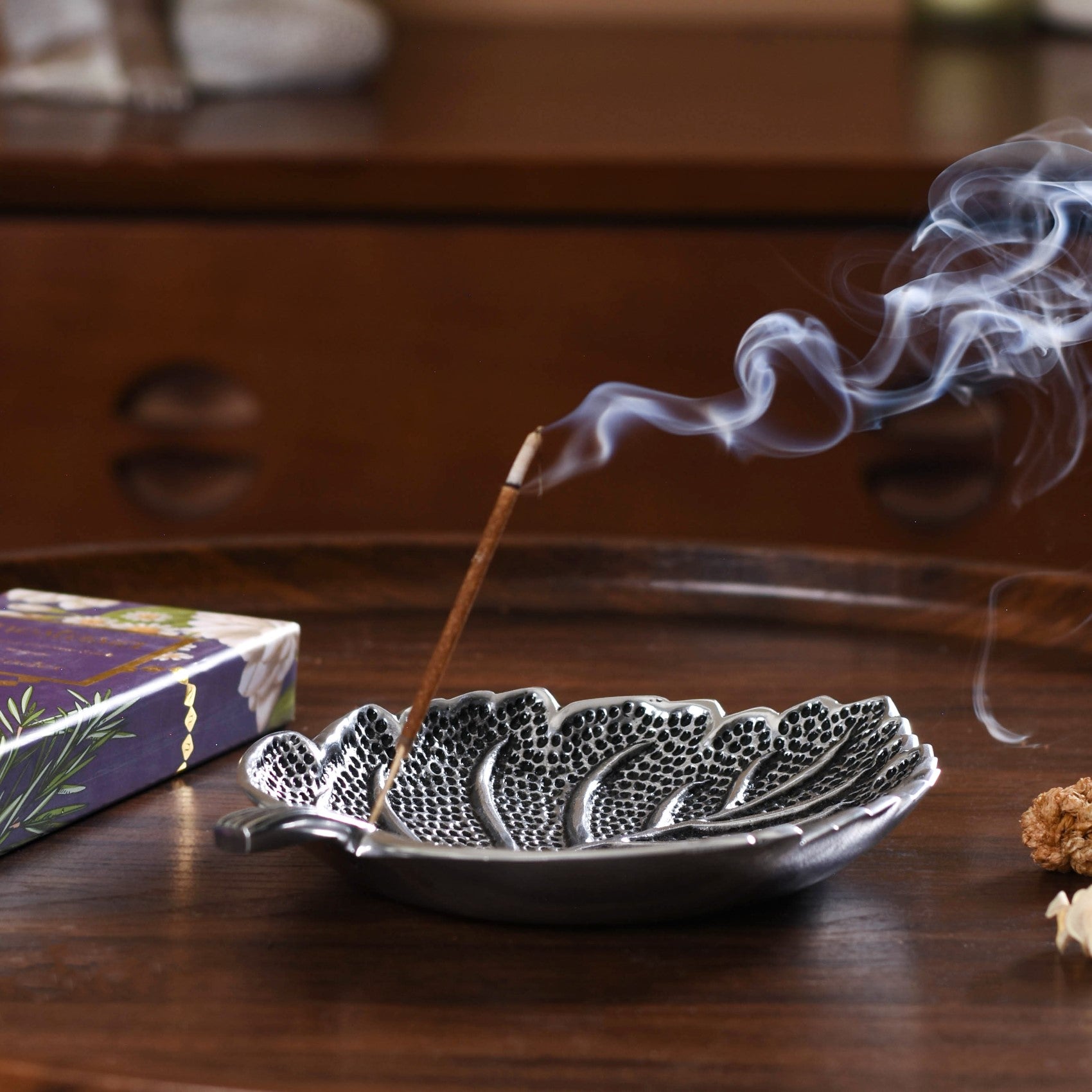 Peepal Leaf Agarbatti Stand With Lavender Incense Sticks Online