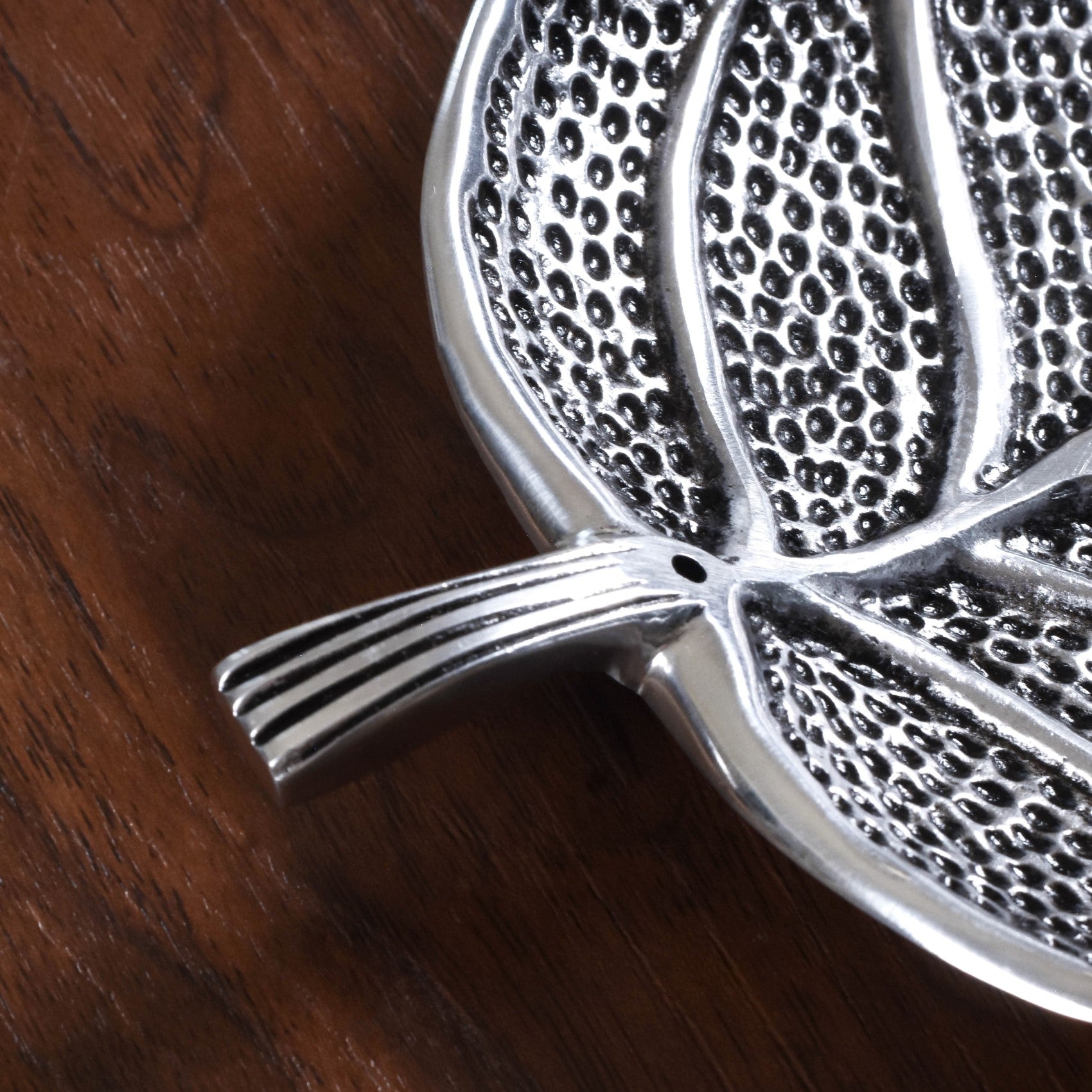 Peepal Leaf Agarbatti Stand With Lavender Incense Sticks Online