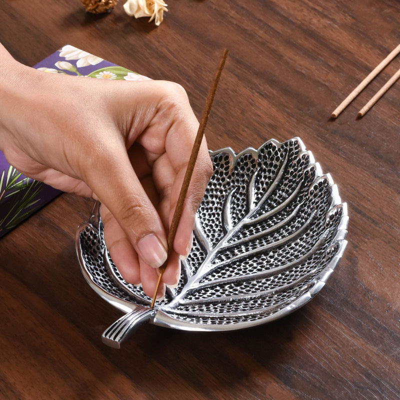 Peepal Leaf Agarbatti Stand With Lavender Incense Sticks