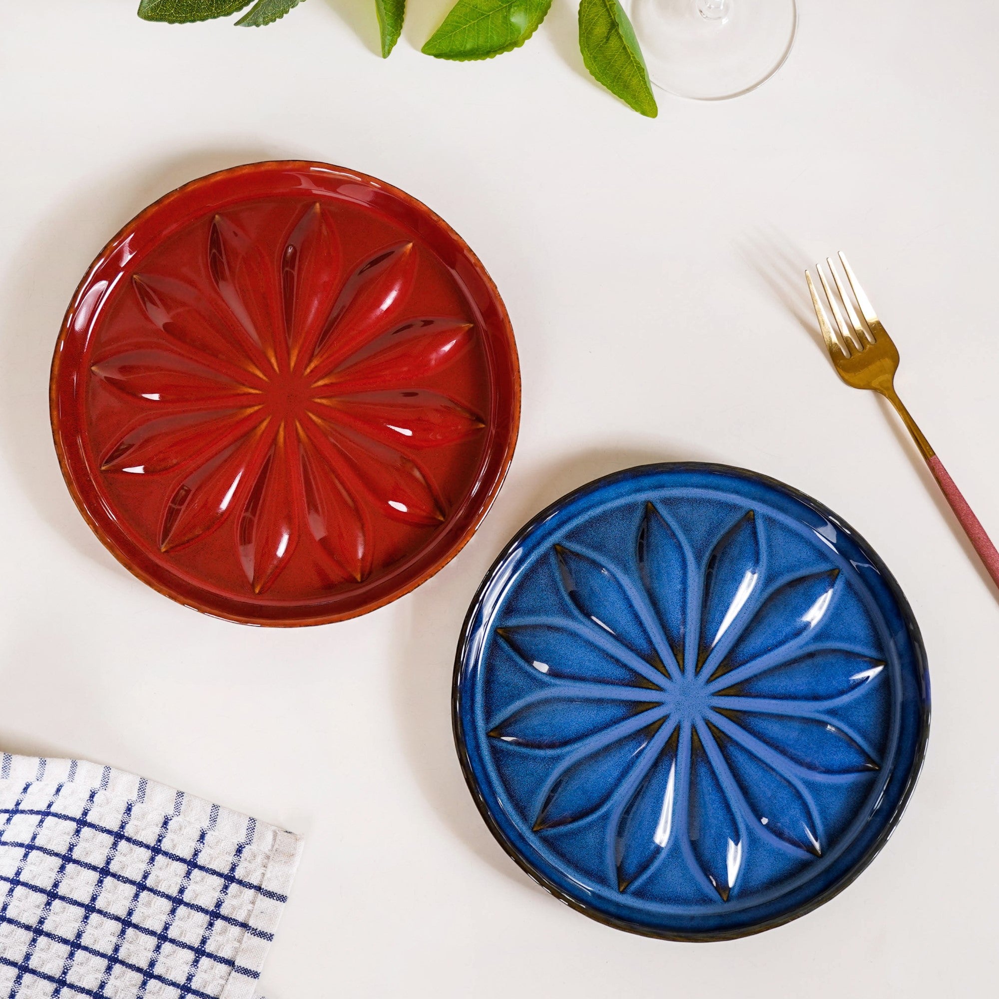 3D Flower Embossed Salad Plate Set Of 2 Red Blue 19cm