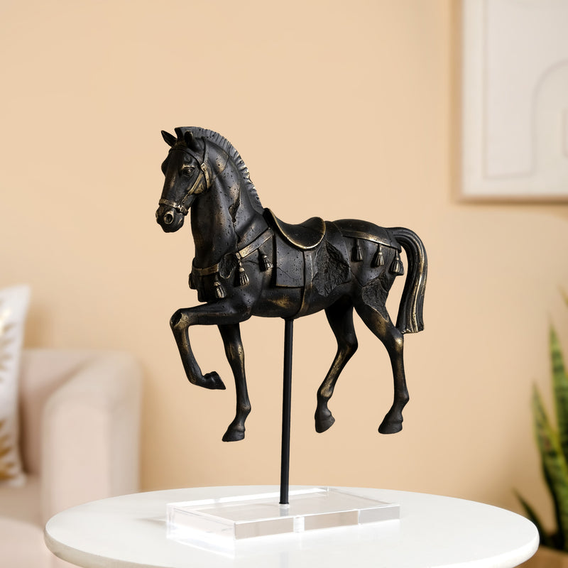Majestic Gallop Showpiece