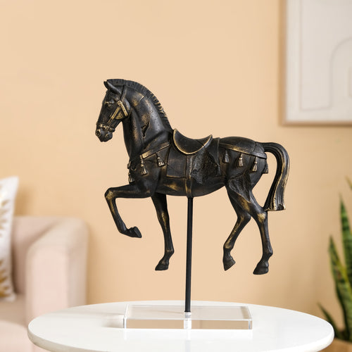 Majestic Gallop Showpiece