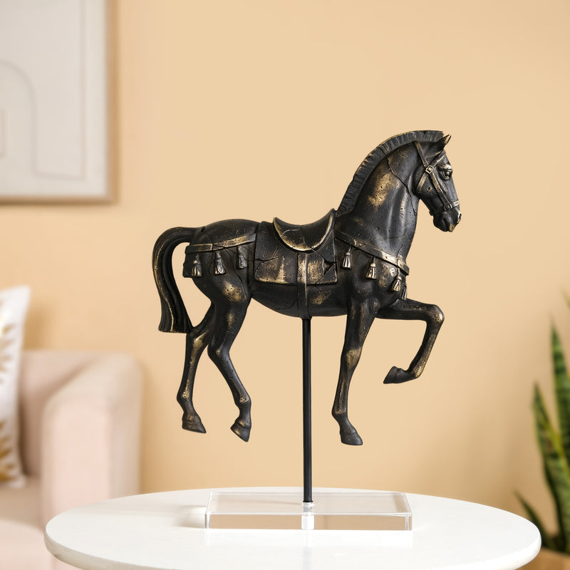 Majestic Gallop Showpiece