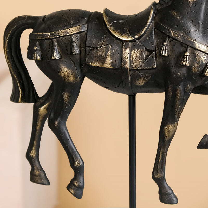 Majestic Gallop Showpiece
