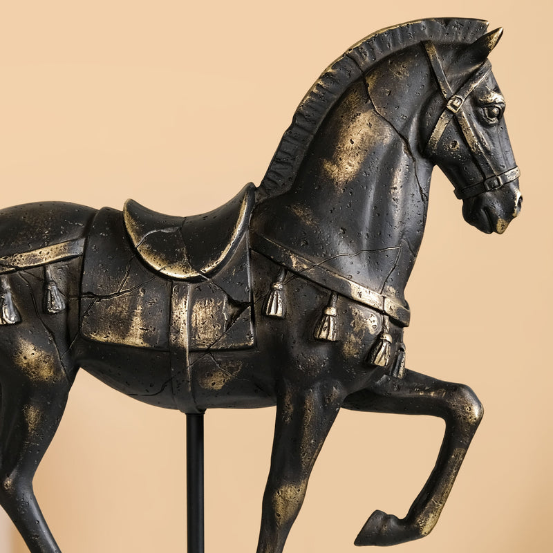 Majestic Gallop Showpiece