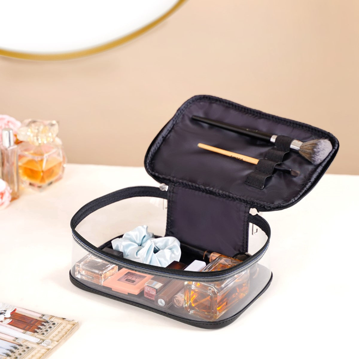 Large Capacity Travel Cosmetic Bag PU Makeup Bag Portable Leather Make up  Bag Waterproof Skincare Bag with Handle and Divider for Women…, PU-Black,  Simple Fashion : Amazon.in: Beauty