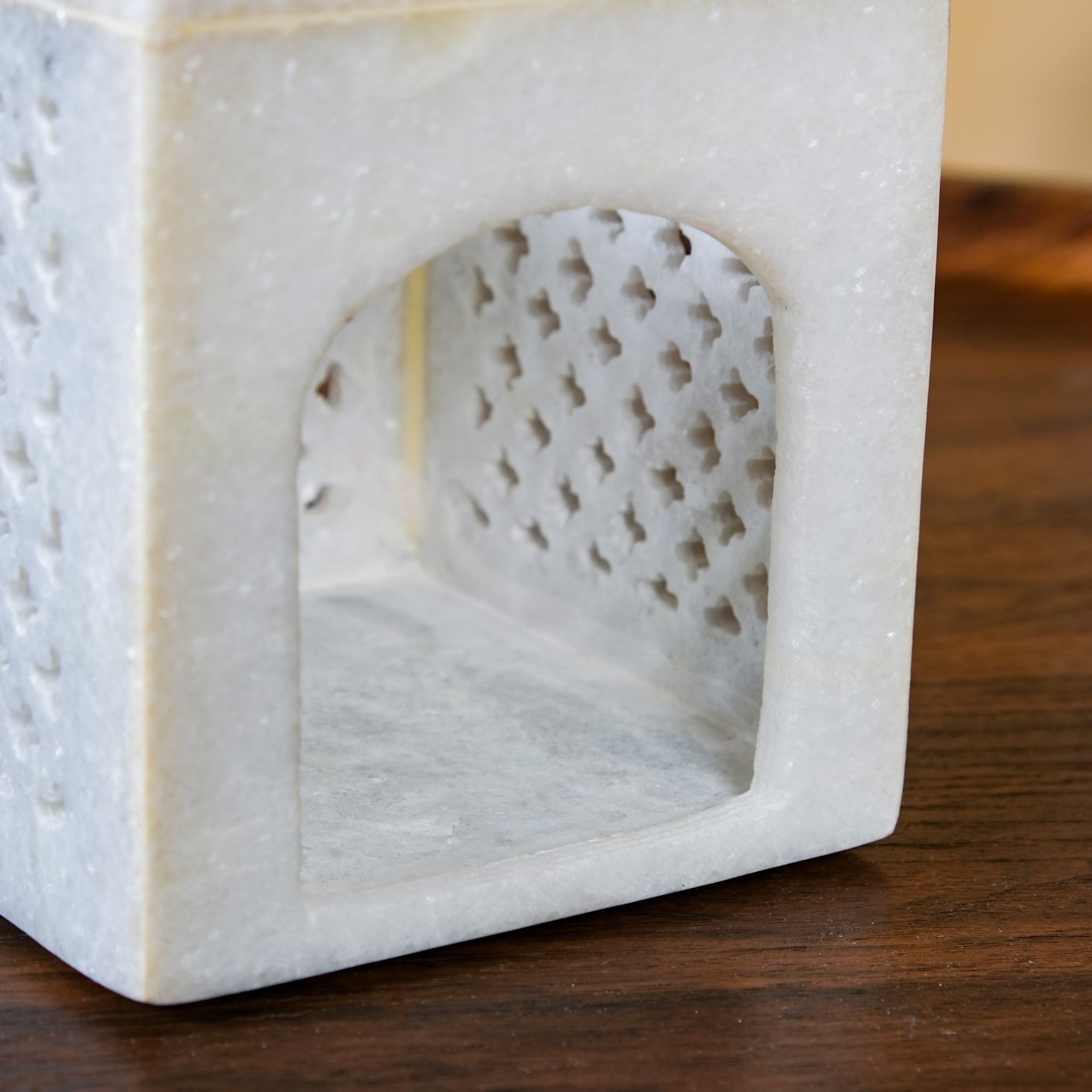 Jharokha Artistry Marble Essential Oil Diffuser Online - Premium ...