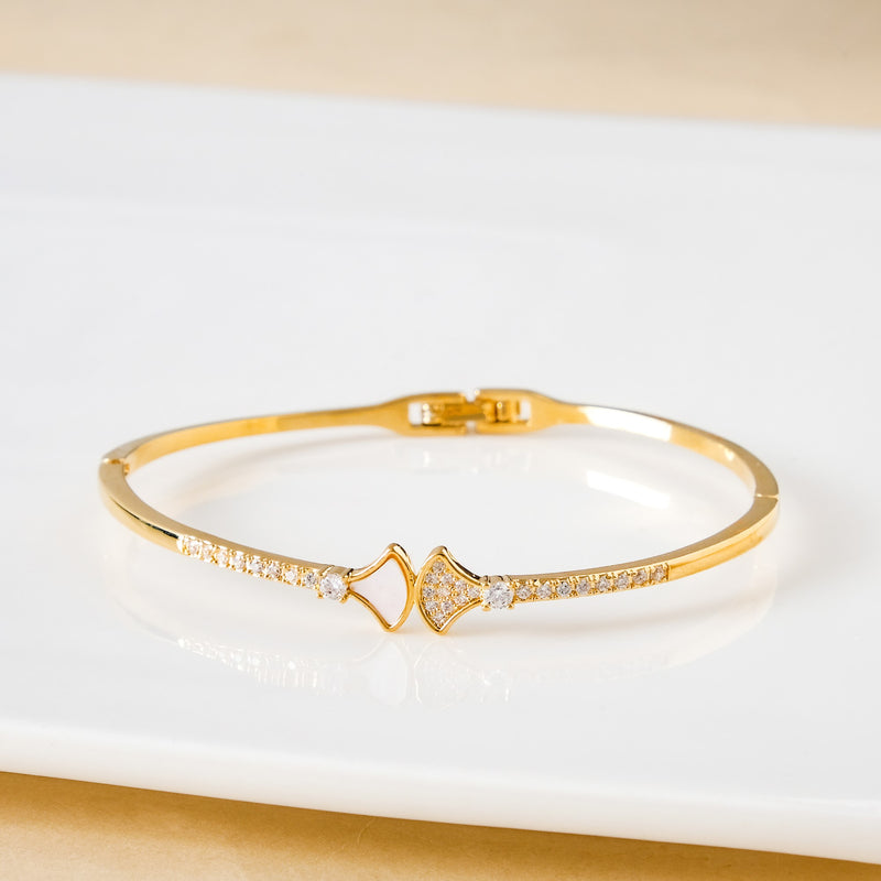 Nautical Glam Seashell Gold Bracelet