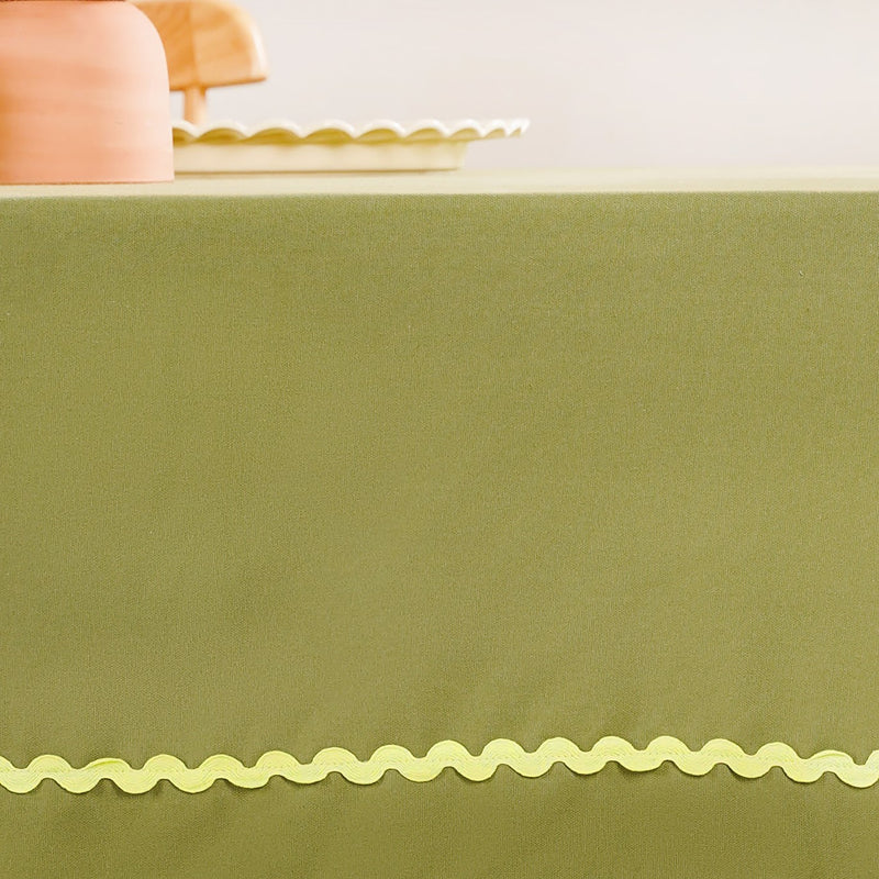 Ripple Edge Green 6 Seater Cotton Table Cloth 217x163cm