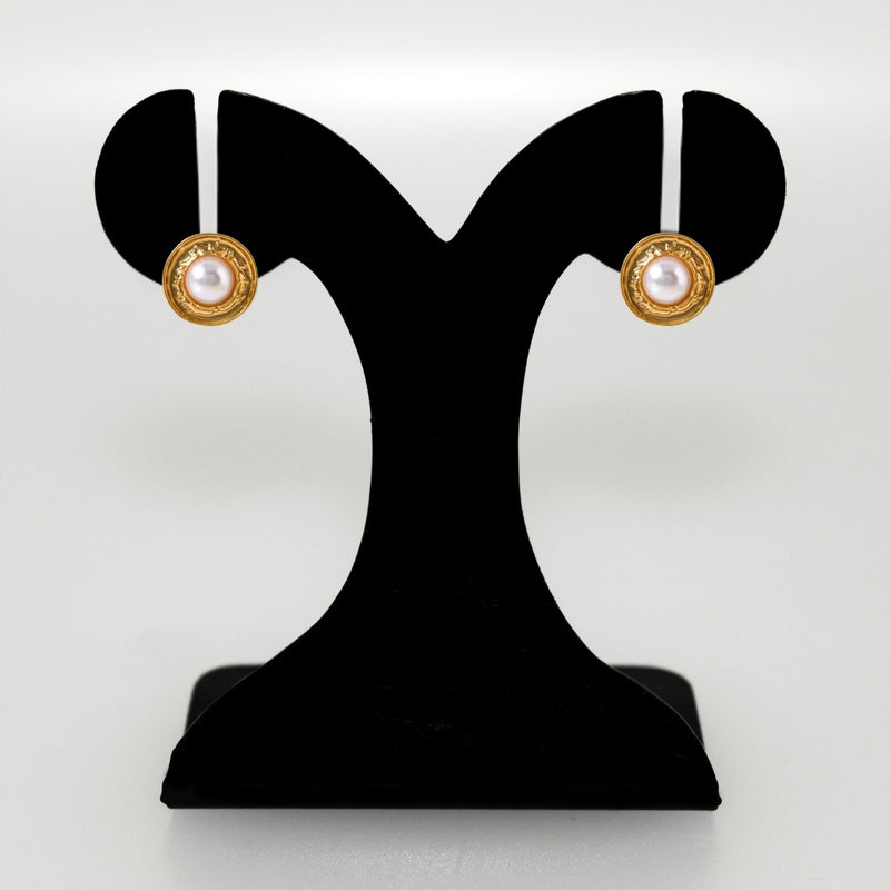 Royal Gold Embossed Pearl Stud