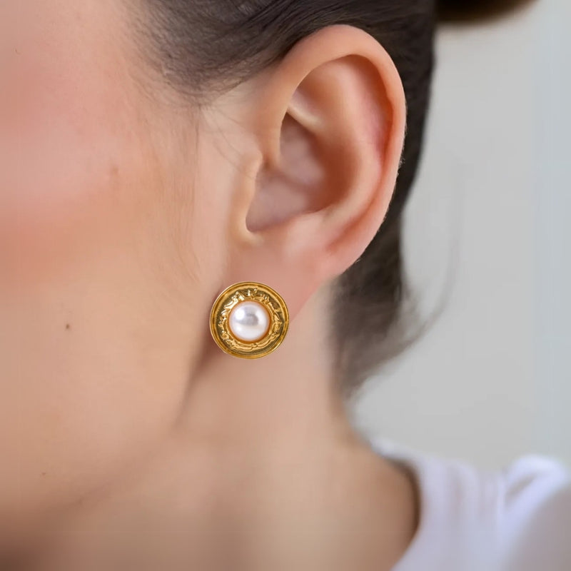 Royal Gold Embossed Pearl Stud