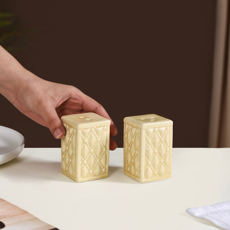 Chic Diamond Patterned Salt And Pepper Shaker Set Yellow