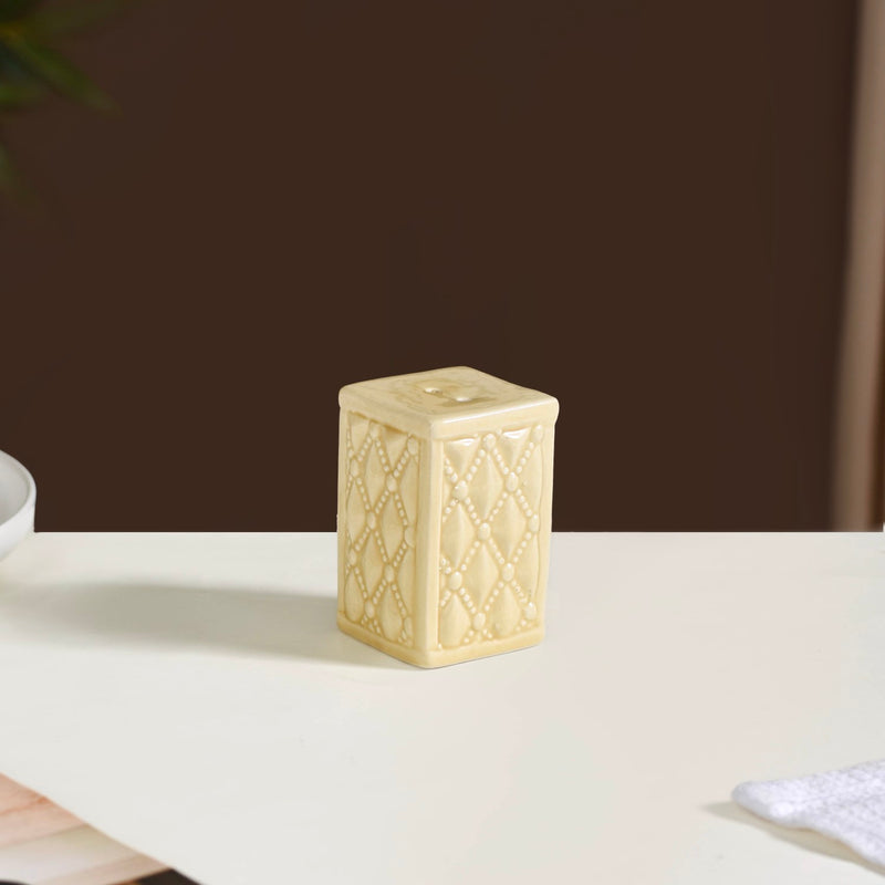 Chic Diamond Patterned Salt And Pepper Shaker Set Yellow