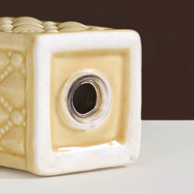 Chic Diamond Patterned Salt And Pepper Shaker Set Yellow